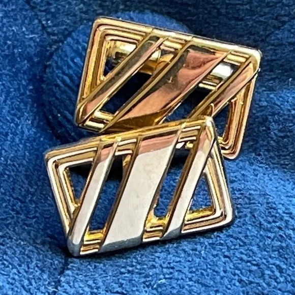 Shields Fifth Avenue Gold Rectangle Cufflinks - Picture 2 of 13